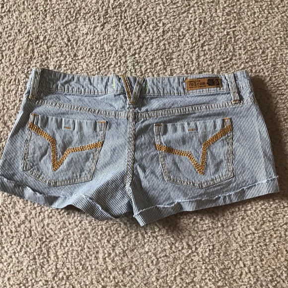Volcom Brand Striped Shorts - Picture 4 of 5